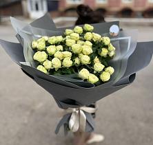 Букет Белые кустовые розы Солинеро в Облучье