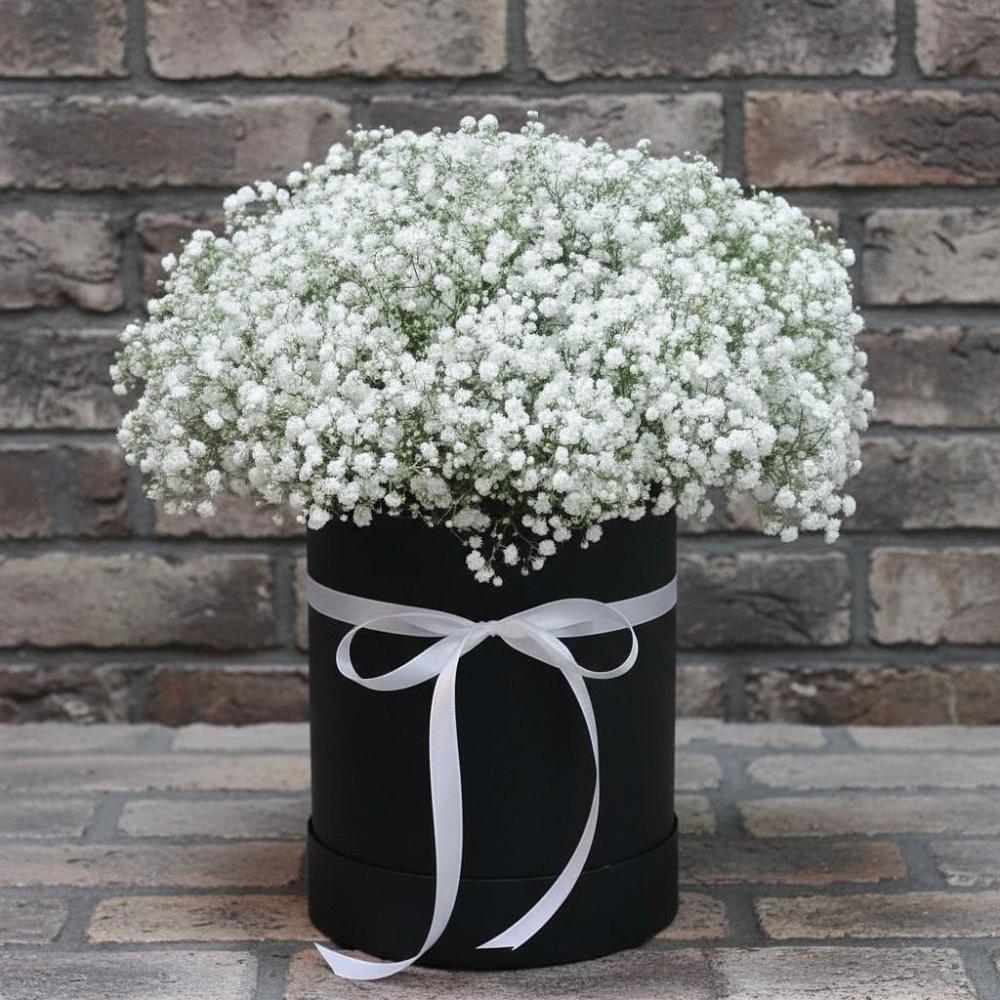 Цветочная композиция из Гипсофила в шляпной коробке в Облучье