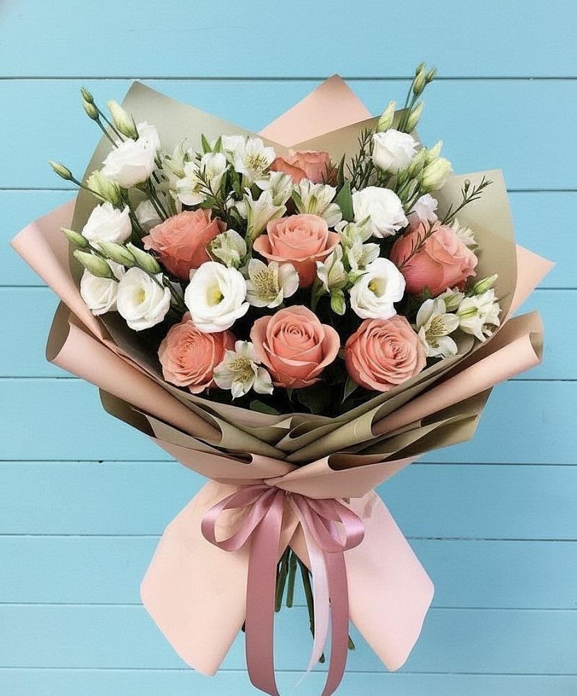 Букет цветов из: Розы, Альстромерии и Лизиантусы в Облучье