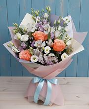 Букет цветов из:  Лизиантусы, Розы, Альстромерии и Гипсофила в Облучье