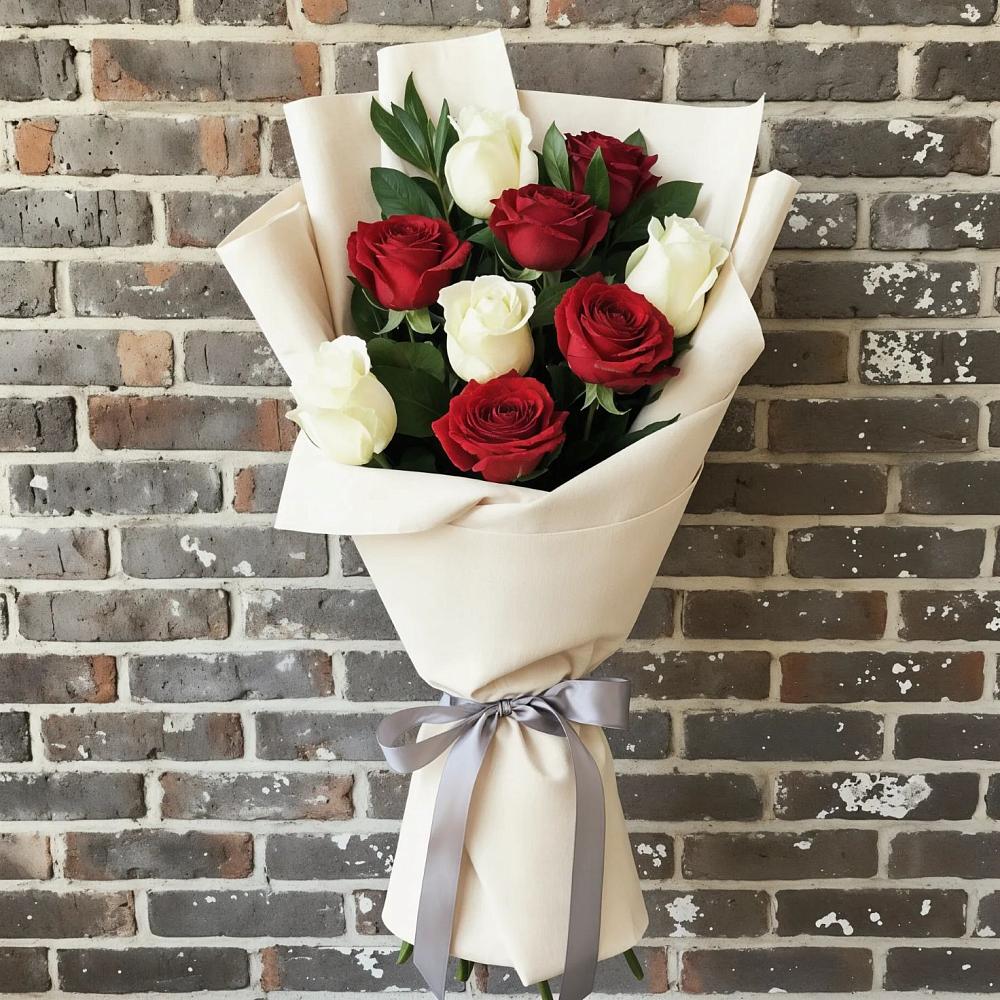 Букет красно-белые розы в Облучье Букет цветов из: Розы в Облучье