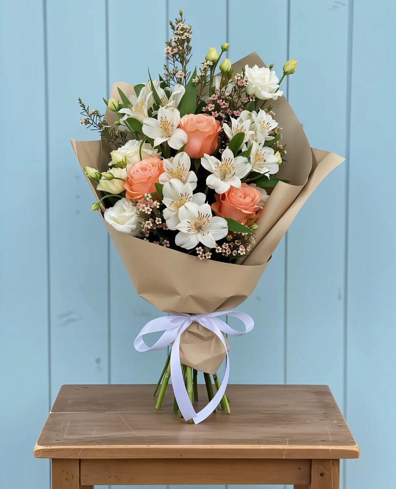 Букет цветов из: Альстромерии, Лизиантусы, Розы и Хризантемы в Облучье