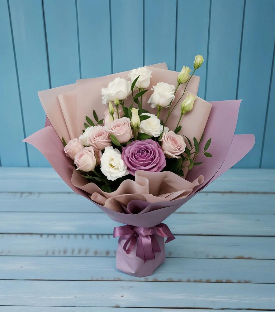 Букет цветов из: Розы и Лизиантусы в Облучье